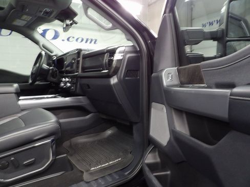 Used 2024 Ford F250 Lariat w/ Black Appearance Package image 32