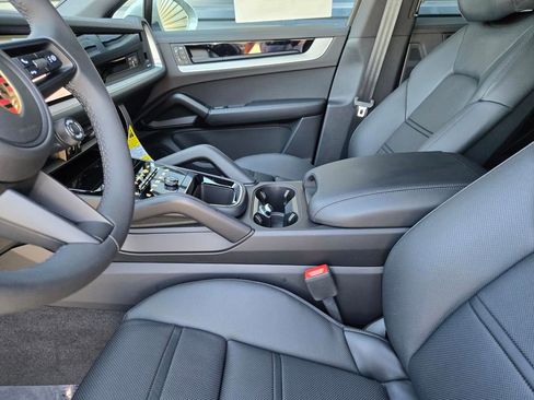 New 2025 Porsche Cayenne E-Hybrid Coupe image 24