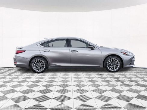 Used 2020 Lexus ES 300h w/ Luxury Package image 10