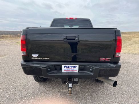 Used 2014 GMC Sierra 2500 Denali w/ Suspension Package, Off-Road image 4
