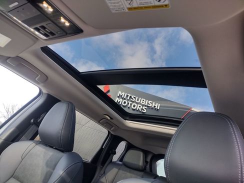 New 2026 Mitsubishi Outlander SE image 3