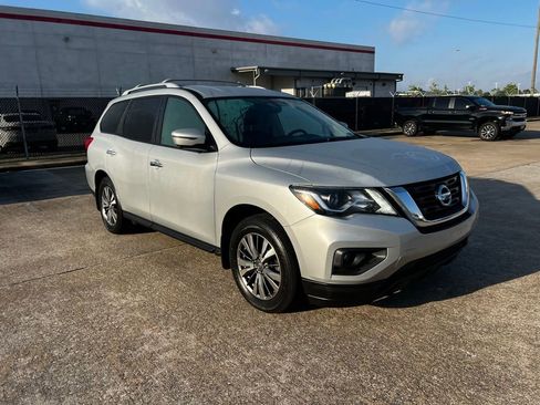 Used 2020 Nissan Pathfinder SL AWD/4WD image 3