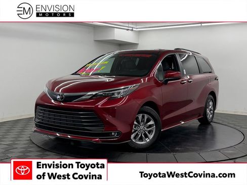 Used 2026 Toyota Sienna XLE FWD image 1