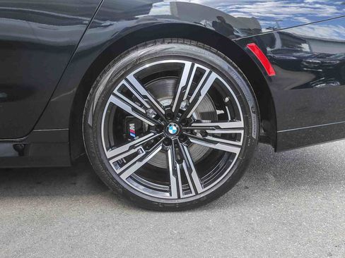 Used 2025 BMW 760i xDrive w/ Luxury Rear Seating Package image 8