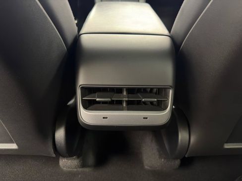 Used 2022 Tesla Model Y Performance AWD/4WD image 29