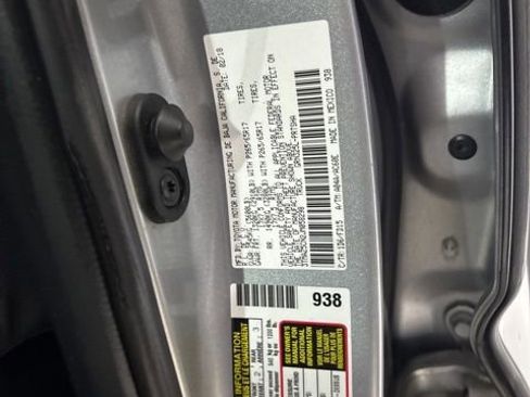 Used 2018 Toyota Tacoma TRD Sport image 39