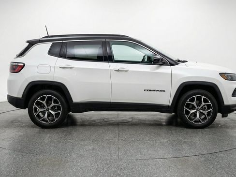 Used 2025 Jeep Compass Limited AWD/4WD image 11