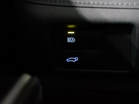 Used 2022 Toyota Highlander XLE FWD image 23