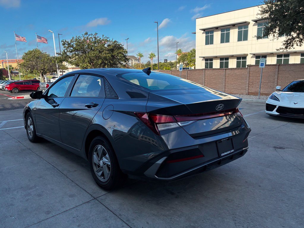Certified 2026 Hyundai Elantra SE FWD image 3
