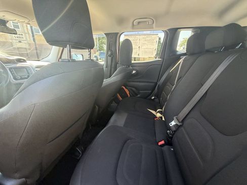 Used 2017 Jeep Renegade Altitude FWD image 17