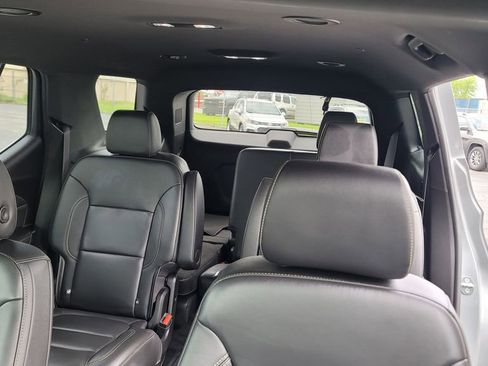 Used 2023 Chevrolet Traverse LT FWD image 25