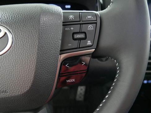 Used 2025 Toyota Camry SE FWD image 28
