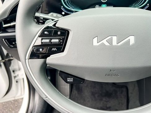 New 2025 Kia Niro EX image 26