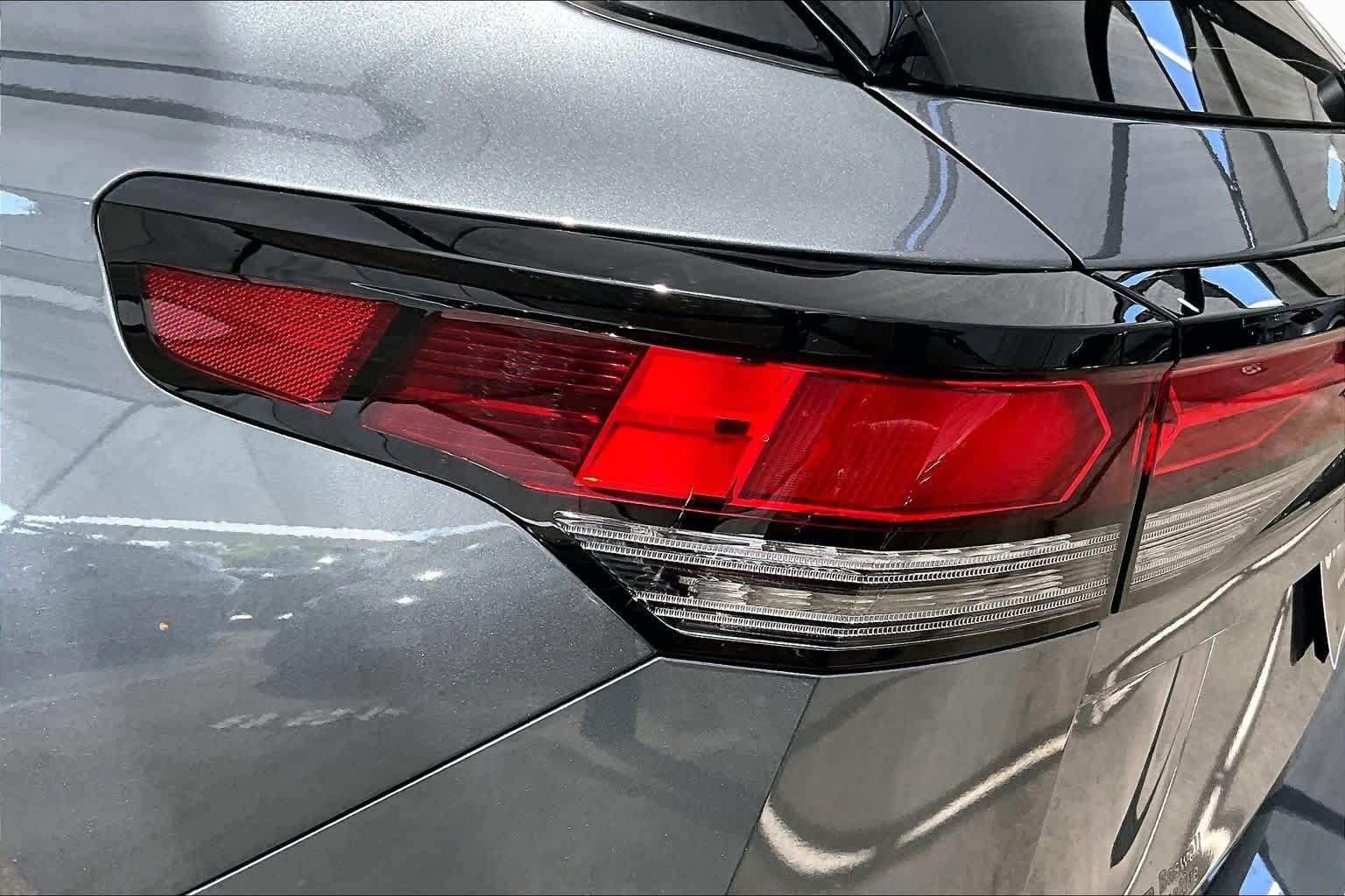 Used 2025 Volkswagen Tiguan SE R-Line FWD image 29