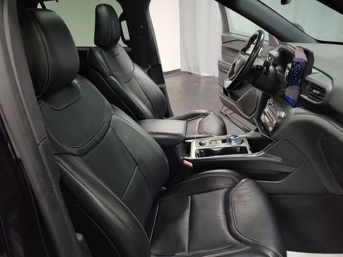 Used 2020 Ford Explorer ST w/ Premium Technology Package image 25