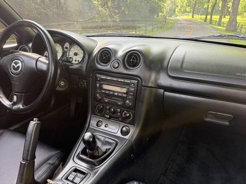 Used 2001 MAZDA MX-5 Miata RWD image 35
