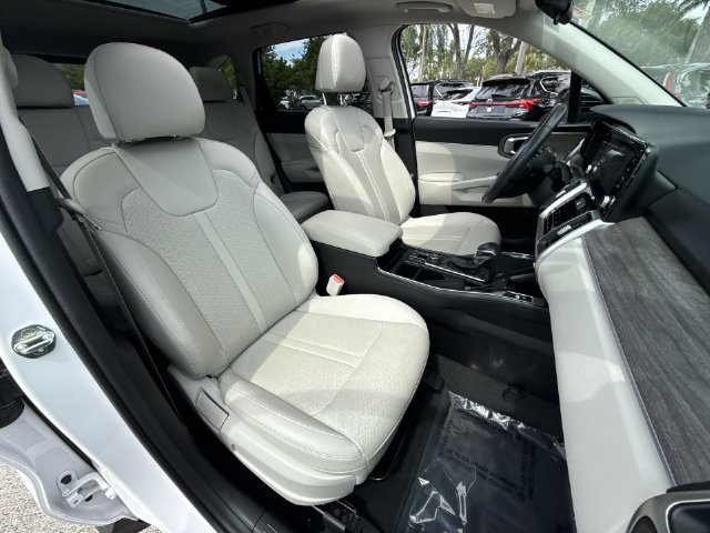 Used 2022 Kia Sorento EX w/ Panoramic Sunroof Package FWD image 27