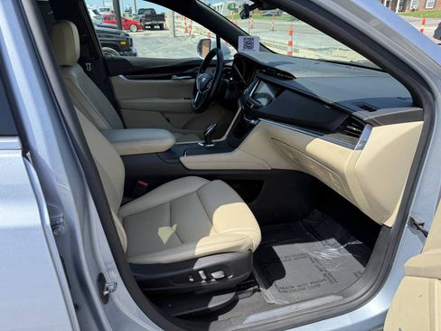 Used 2017 Cadillac XT5 FWD image 9