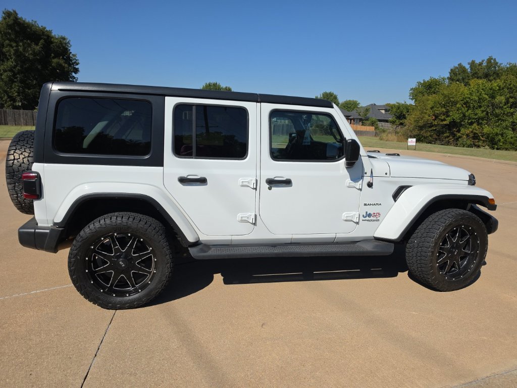 Used 2018 Jeep Wrangler Unlimited Sahara AWD/4WD image 12