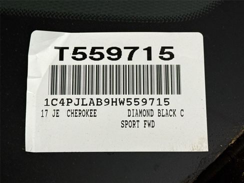 Used 2017 Jeep Cherokee Sport FWD image 43