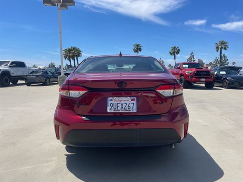 Used 2025 Toyota Corolla LE image 3
