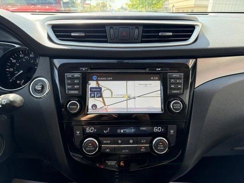 Used 2016 Nissan Rogue SV w/ SV Premium Package AWD/4WD image 17