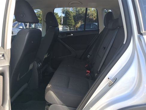 Used 2017 Volkswagen Tiguan Limited w/ Premium Package image 15