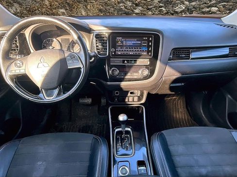 Used 2019 Mitsubishi Outlander SE image 13