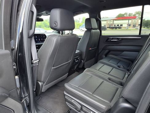 Used 2025 Chevrolet Suburban LT AWD/4WD image 14