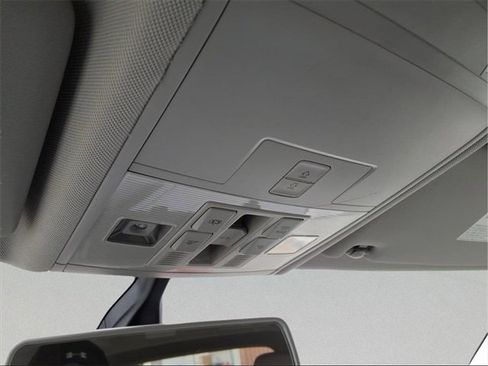 Used 2019 Volkswagen Tiguan SE w/ Panoramic Sunroof Package image 22