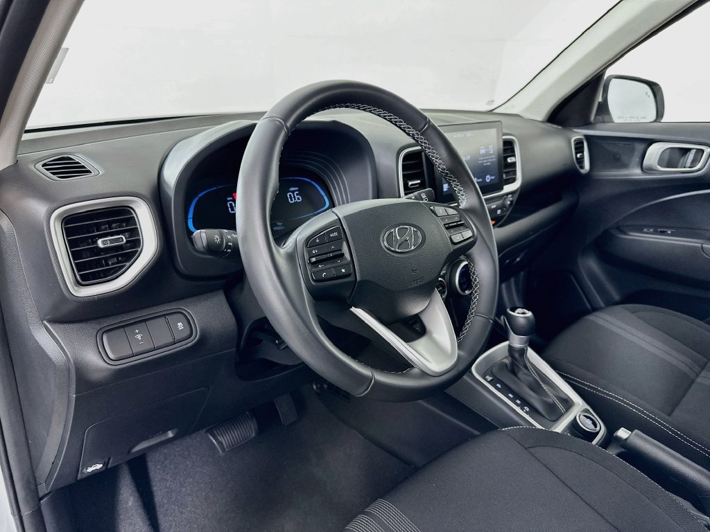 Used 2026 Hyundai Venue SEL FWD image 9