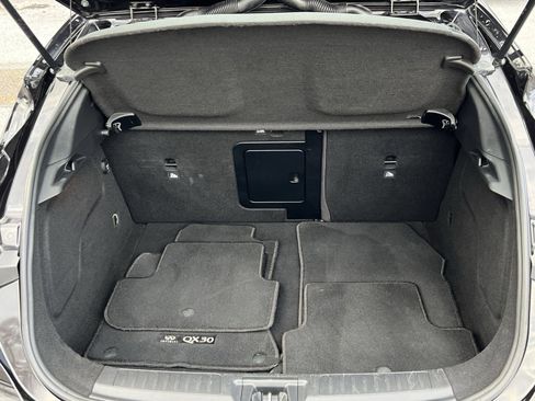 Used 2017 INFINITI QX30 AWD image 23