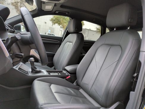 Certified 2022 Audi Q3 2.0T Premium w/ Convenience Package image 16