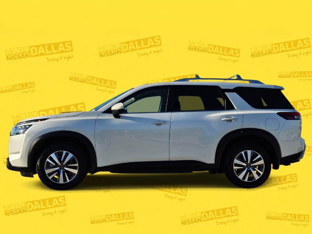 Certified 2024 Nissan Pathfinder SL FWD image 3