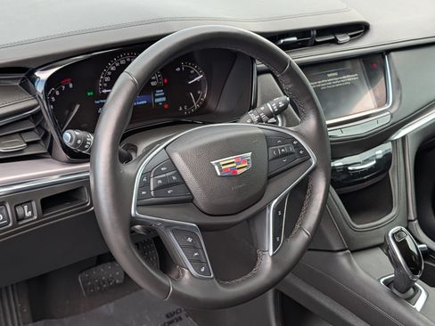 Used 2017 Cadillac XT5 Luxury w/ Driver Awareness Package FWD image 22
