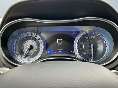 Used 2022 Chrysler 300 Touring RWD image 12