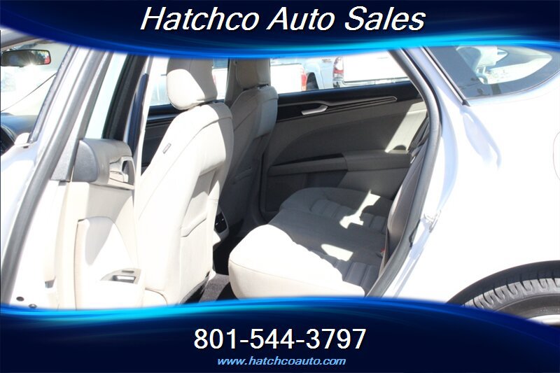 Used 2017 Ford Fusion SE FWD image 13