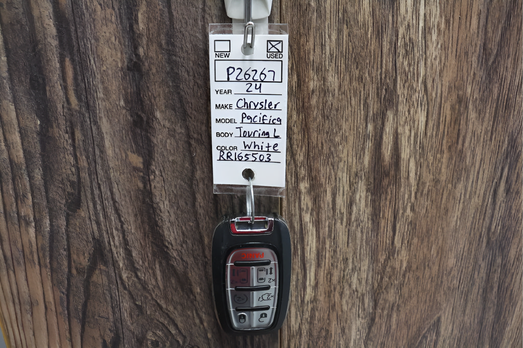 Used 2024 Chrysler Pacifica Touring-L FWD image 32