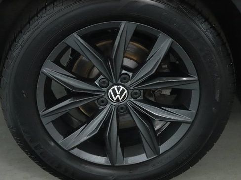Certified 2024 Volkswagen Tiguan SE AWD/4WD image 12