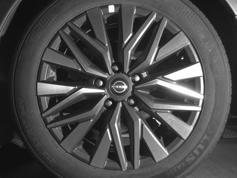 Used 2025 Nissan Altima 2.5 SV image 14