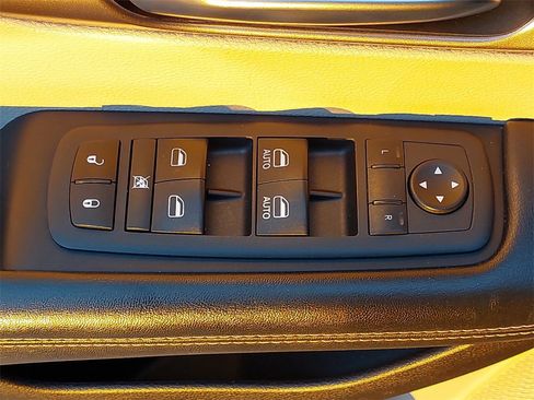 Used 2022 Chrysler Pacifica Touring-L image 24