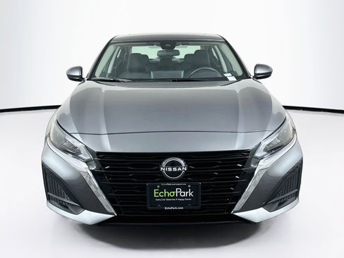Used 2024 Nissan Altima 2.5 SV w/ SV Premium Package FWD image 2