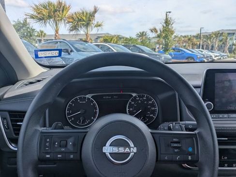 Used 2024 Nissan Rogue SV image 29