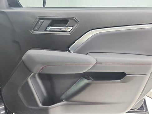 Used 2025 Chevrolet Colorado Z71 w/ Technology Package image 45