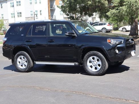 Used 2018 Toyota 4Runner SR5 Premium AWD/4WD image 2