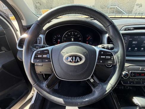 Used 2019 Kia Sorento EX FWD image 15