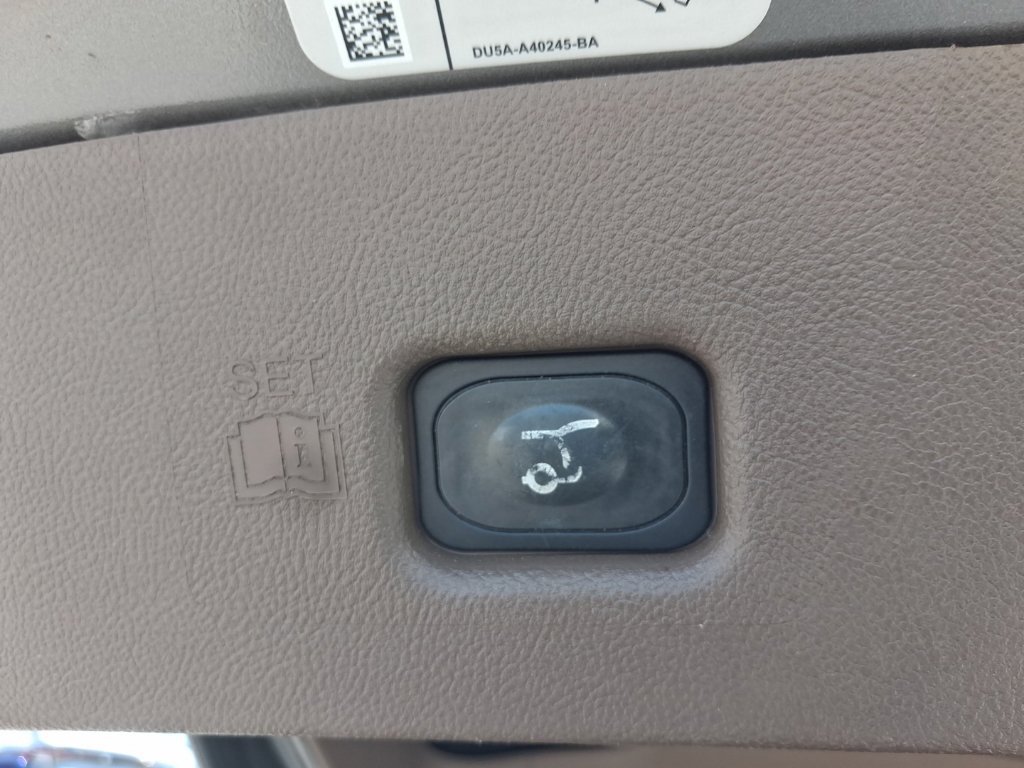 Used 2016 Lincoln MKX Reserve w/ Climate Package AWD/4WD image 14