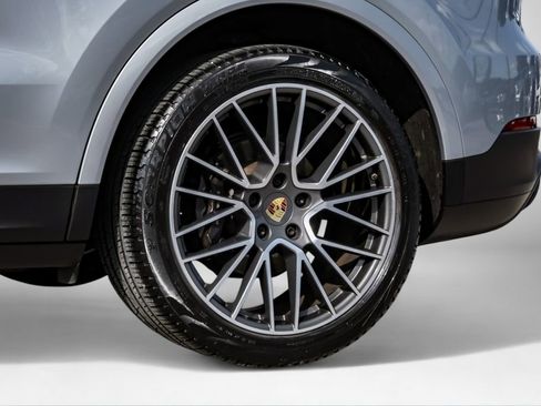 Used 2021 Porsche Cayenne image 64