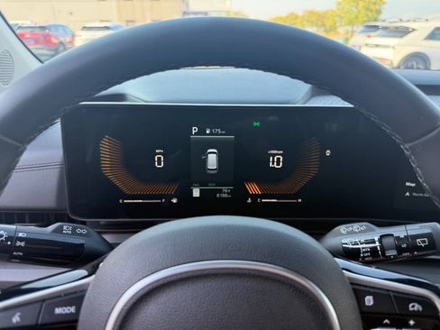 Used 2025 Kia Carnival EX FWD image 31