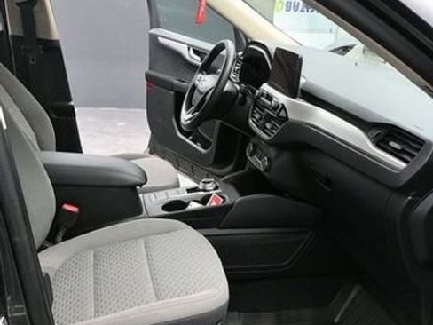 Used 2020 Ford Escape SE image 17